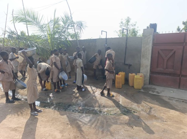 Corvée d&rsquo;eau au CEG1