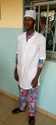 Un jeune infirmier
diplômé.